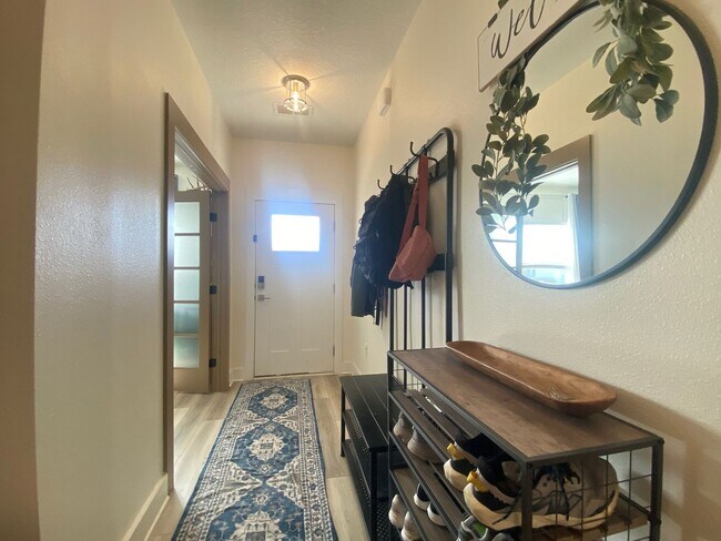 Photo - Spacious 4BR/2BA Home with Flexible Living Areas in Saddle Ridge