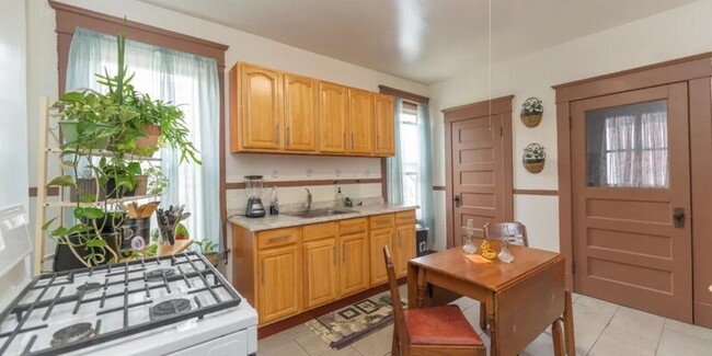 254 Sheridan Ave - 254 Sheridan Ave Condo