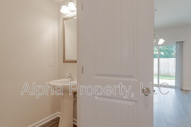 Photo - 8 Sabine Leaf Ct