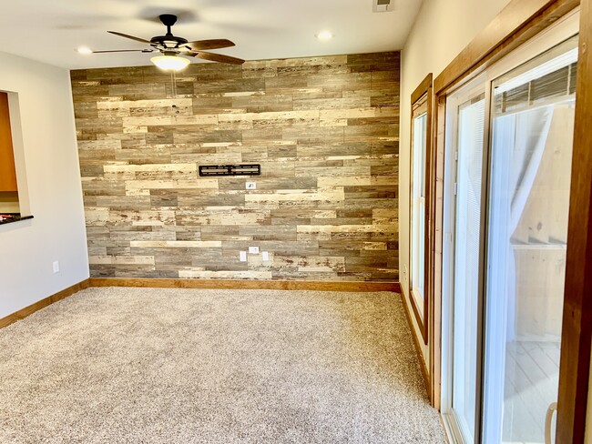 Photo - 208 Rainbow Terrace