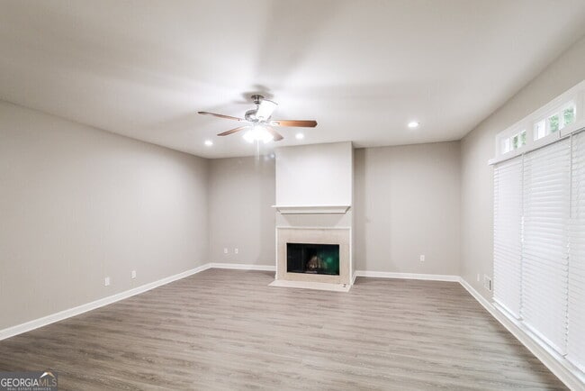 Photo - 611 Deerwood Ln