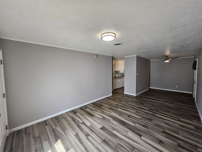 Photo - 403 E Eighth Street