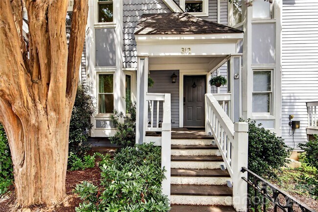 Photo - 312 W 10th St