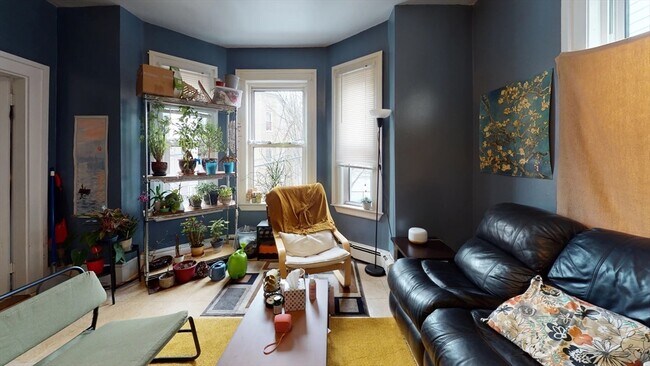 Building Photo - 36 Mozart St Unit 2