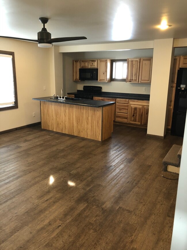 Photo - 912 6th St W Apartments