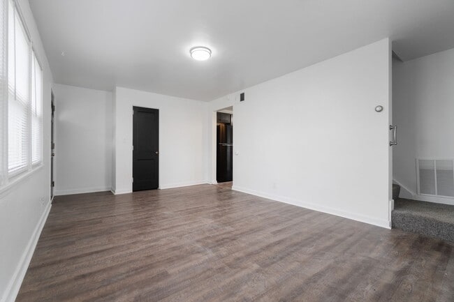 Building Photo - 3 Bedroom with Central AC Rental