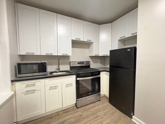 Building Photo - 176 Ocean Ave Unit 3