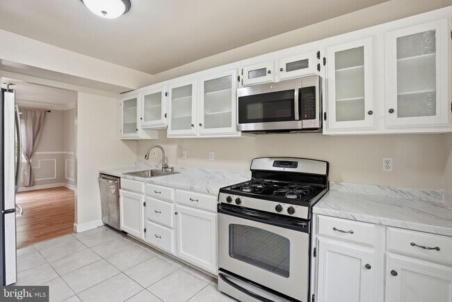 Photo - 2916 Cantania Pl
