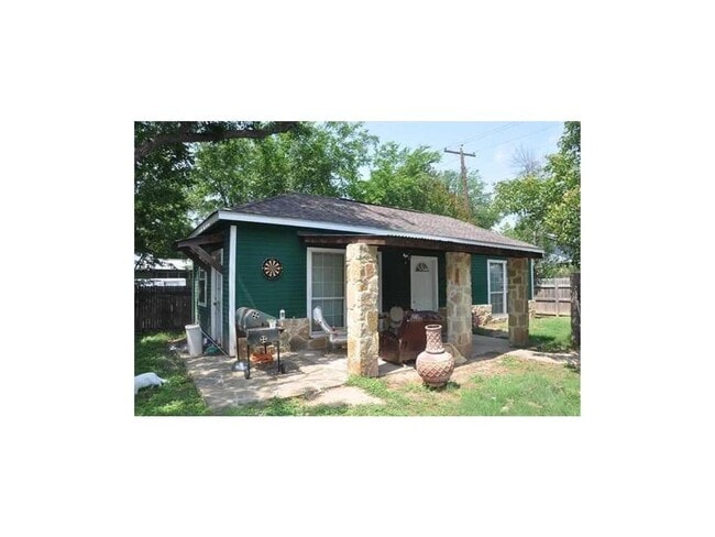 Building Photo - Hyde Park Bungalow for August Unit #B