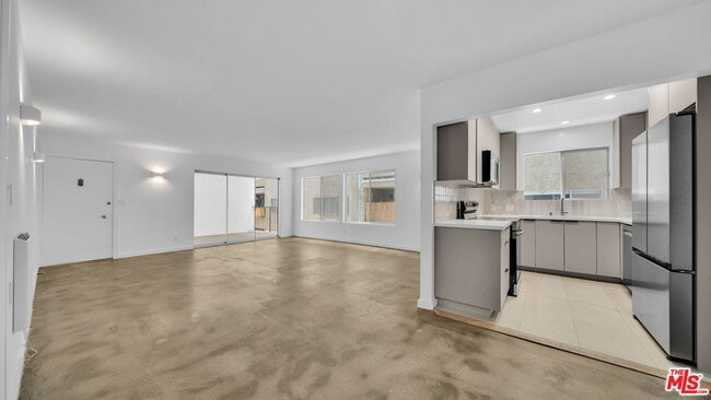 Building Photo - 621 San Vicente Blvd Unit 108 Rental