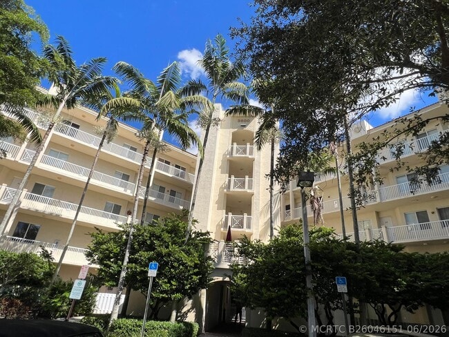 Building Photo - 3600 Oaks Clubhouse Dr Unit 309
