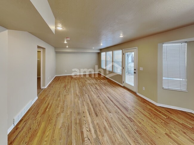 Photo - 3750 Suffolk Cir