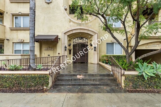 Building Photo - 12044 Hoffman St Unit #204