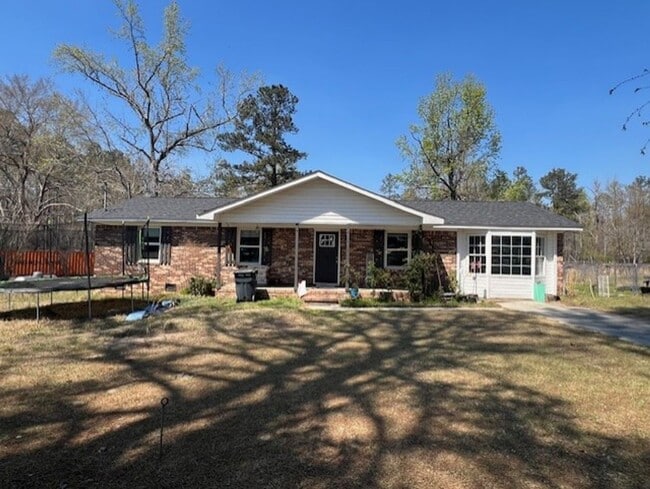 Building Photo - 3 Bedroom, 1.5 Bath Home in Dearing
