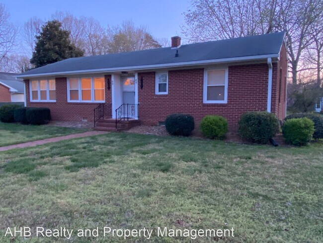 2 br, 2 bath House - 402 E. Oakwood St - 2 br, 2 bath House - 402 E. Oakwood St