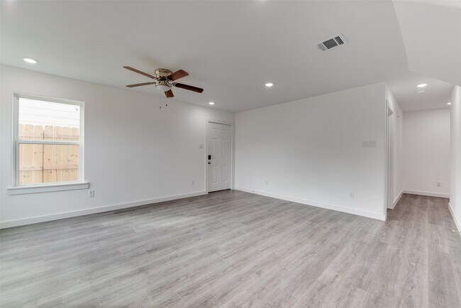 Photo - 8128 Sterlingshire St