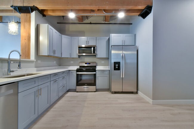 Photo - 11 E Illinois St