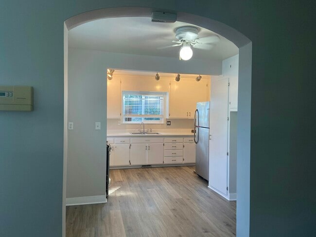 Photo - 7949 Earl St