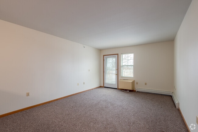 2BR, 1BA - 932SF - Living Room