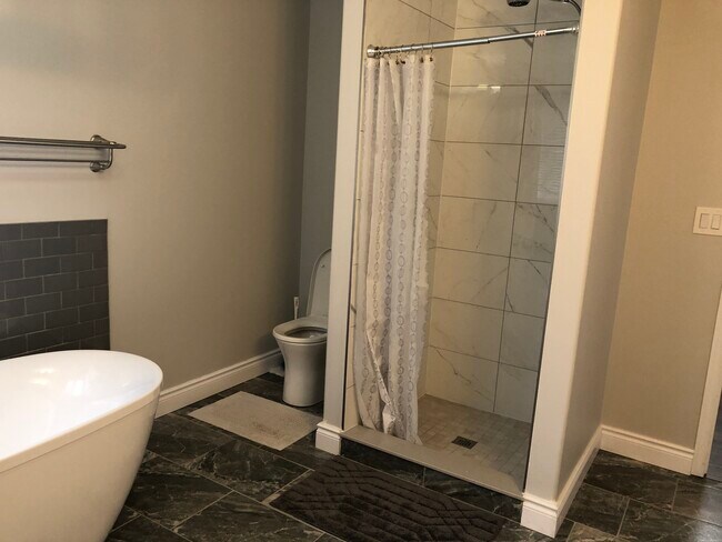 Photo - 456 Weston Cres Unit 4-Bedroom