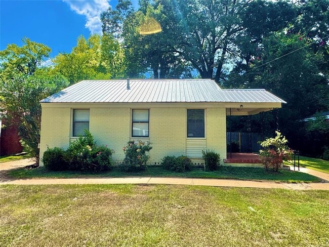 Photo - 208 Bradley Dr