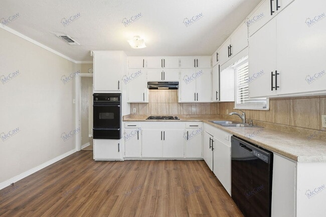 Photo - 208 Westfork Dr