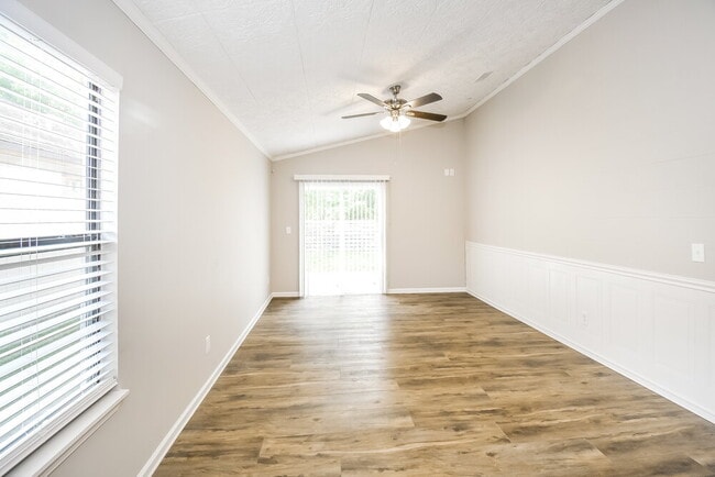 Photo - 1283 Independence Dr