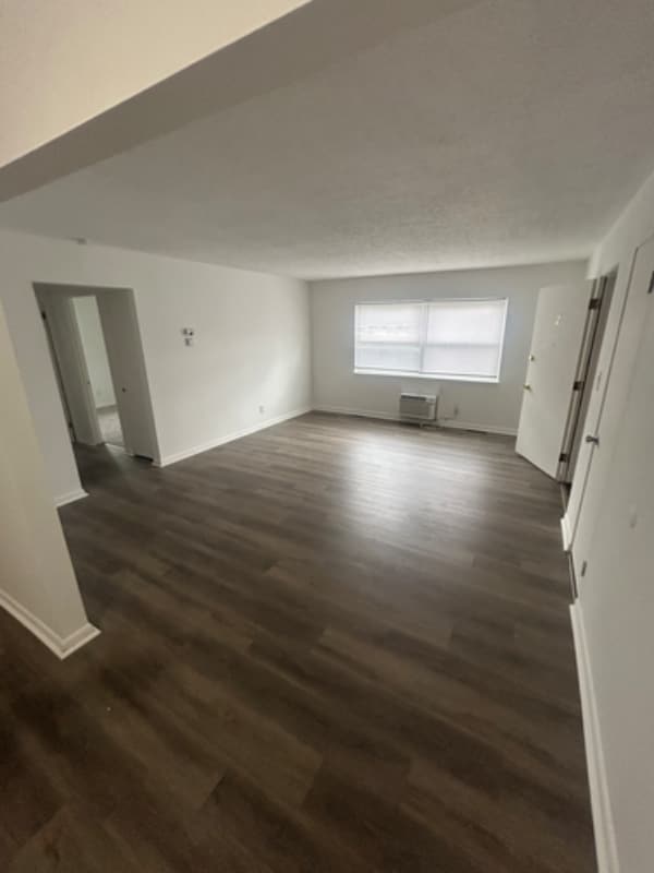 Building Photo - 33050 Aurora Rd Rental