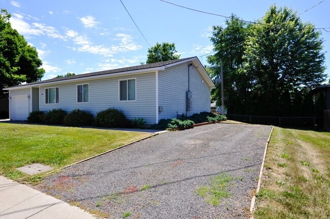 Photo - 3 bed 2 bath rancher with master en-suite & RV parking