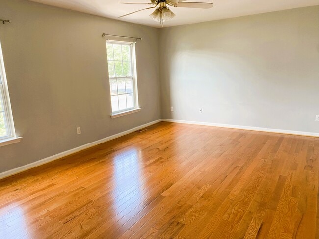 Photo - 3030 Barrymore St Unidad Suite 101