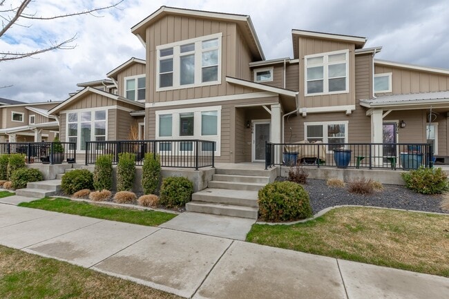 Building Photo - COMING SOON !! Kendall Yards, 3 Bedroom, 2.5 Bath Townhouse Now Available