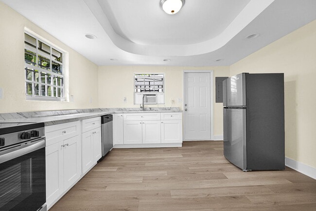Photo - 511 NW 44th St Unidad 1