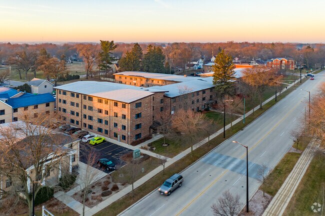 Regent-East Apartments