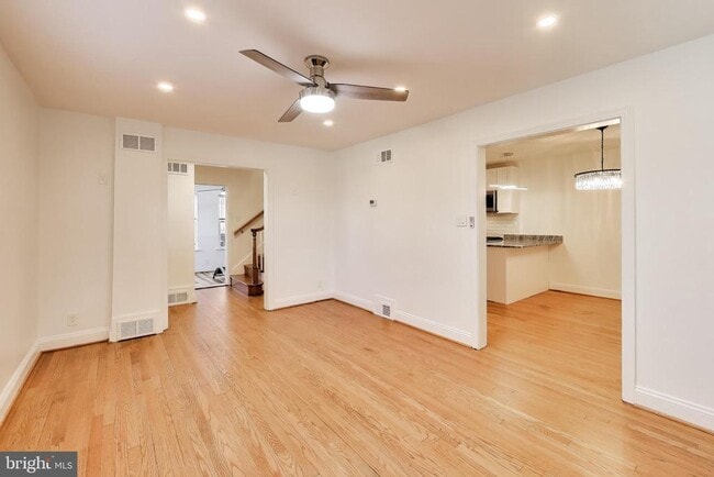 Photo - 3405 Carpenter St SE