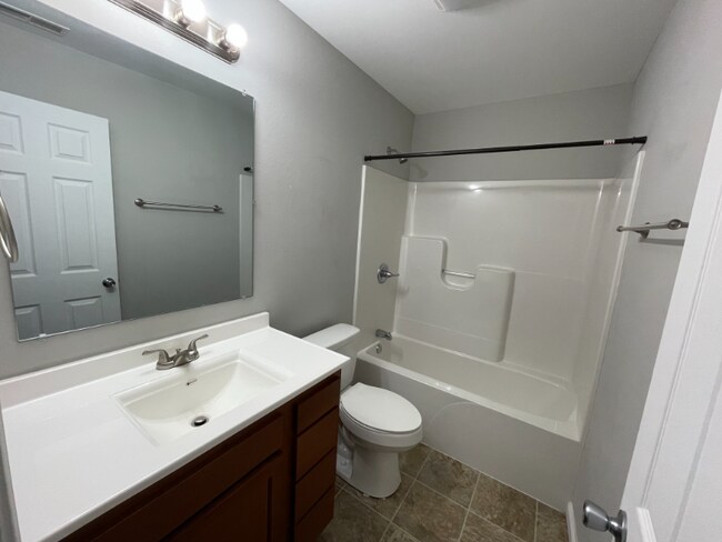 Photo - 117B Cap America Dr Unidad B