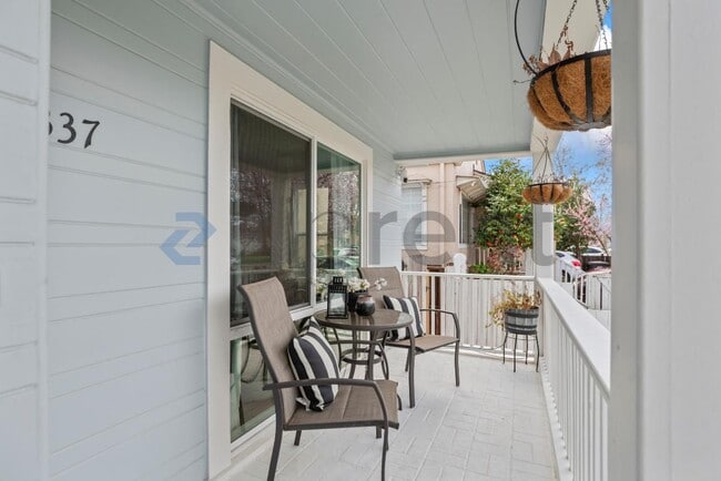 Photo - 1337 Acacia St