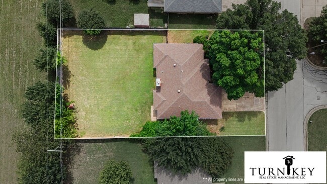 Photo - 913 Springhill Dr