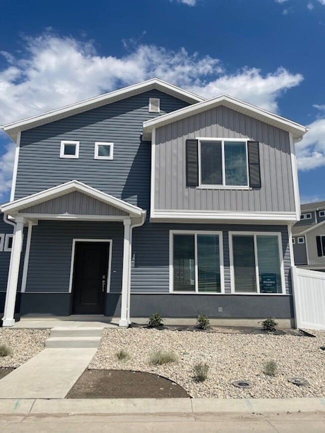 Building Photo - NEW Saratoga Springs Home