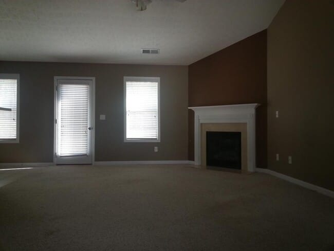Photo - Lease option Hugh 6 bedroom 3 bath