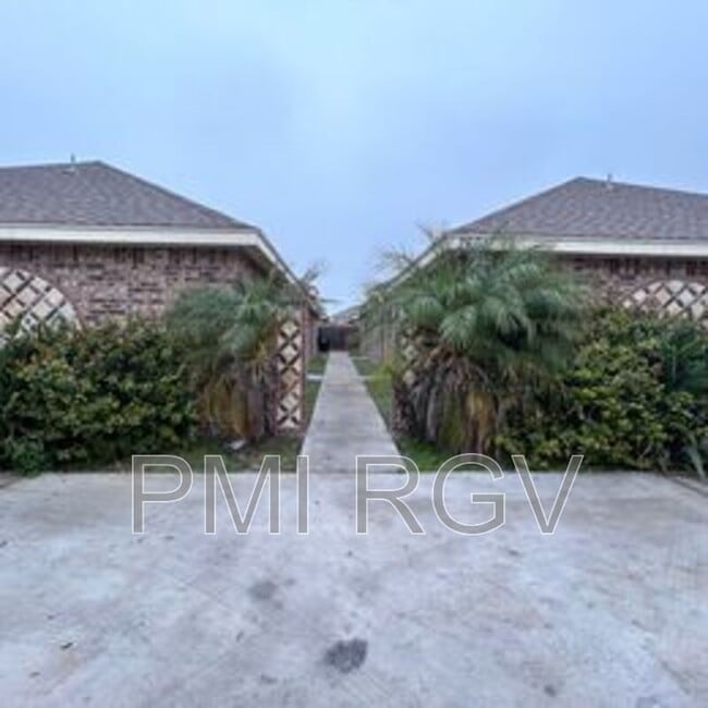 Building Photo - 2601 E Garfield Ave Unit 2