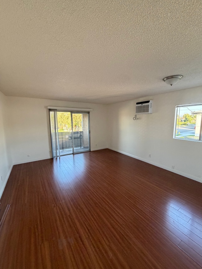 Photo - 525 Jacmar Dr Unidad C