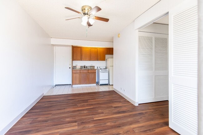Photo - 1459 Pele St