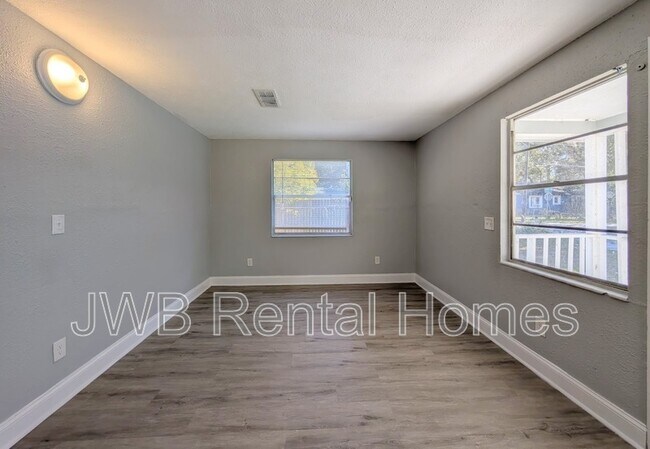 Photo - 3301 Hunt St