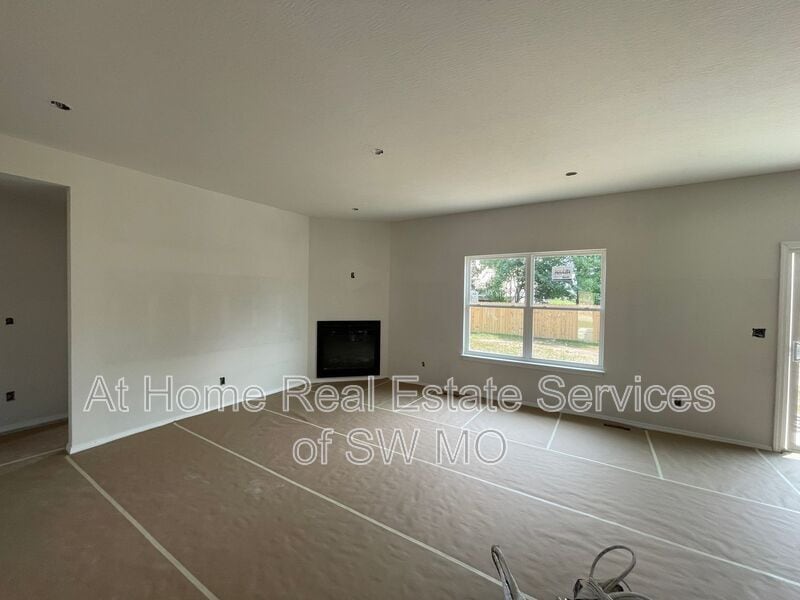 Photo - 202 E Rosalie St