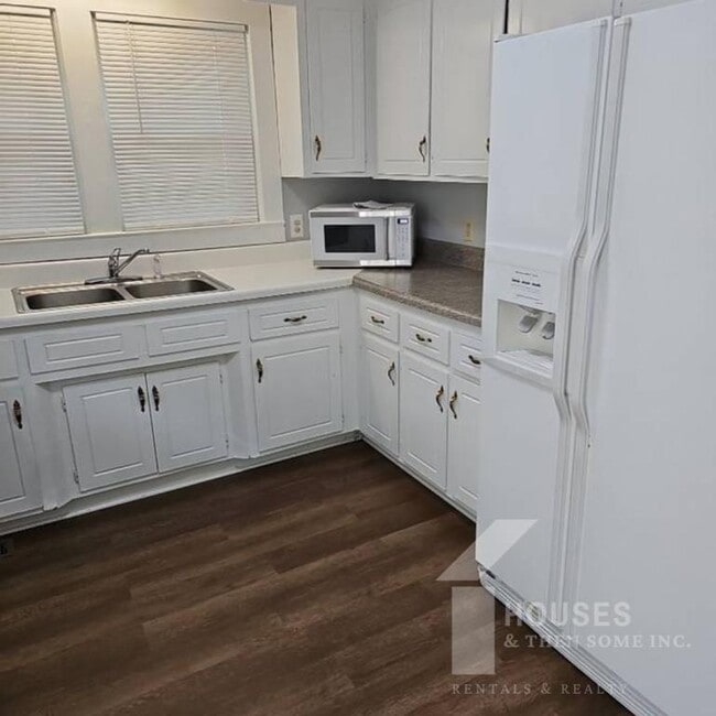 Photo - 354 E Floyd Baker Blvd