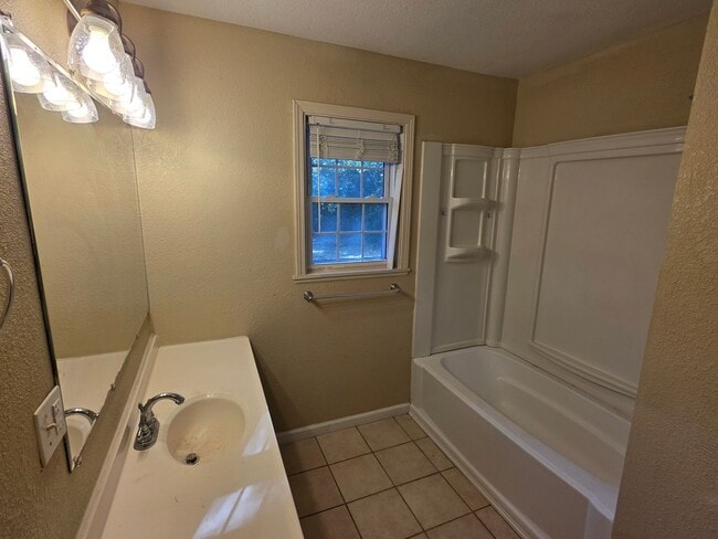 Photo - Charming 3 bedroom close to campus and I49