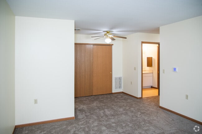 2 habitaciones, 1.5 baños - 1,000 pies cuadrados - Sala de estar
