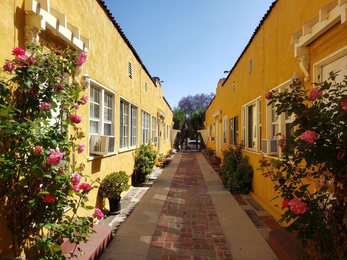 Photo - 28th St Apartments