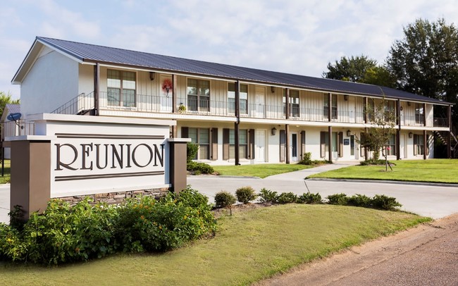 Reunion Apartments - Reunion Apartments