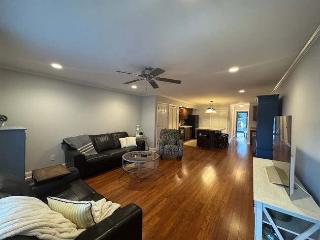 Living Area - 34A Darien